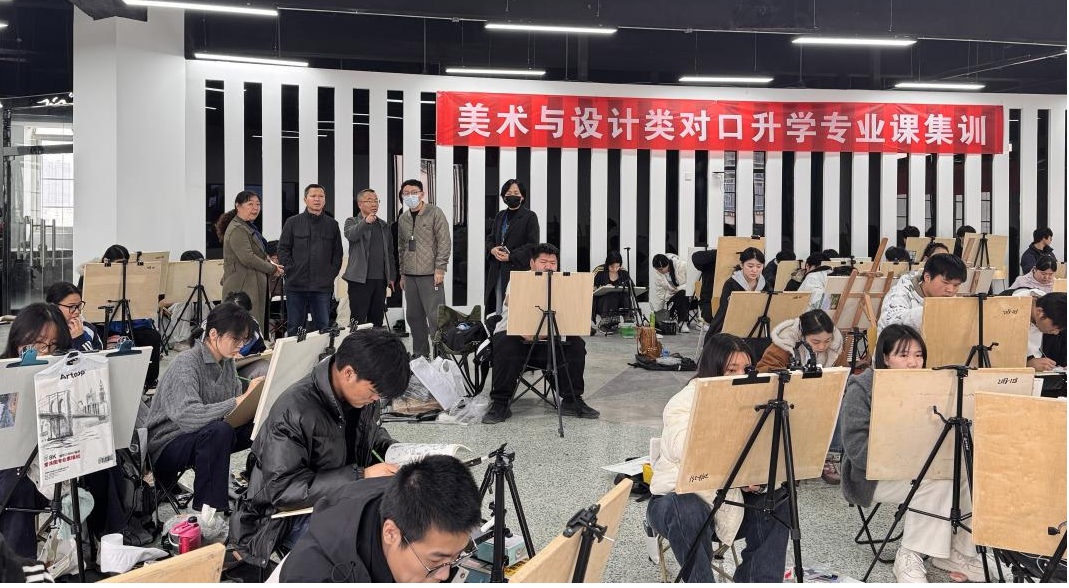 笔下生辉 设计未来——我校建艺系开展2023级美术与设计类对口升学集训教学