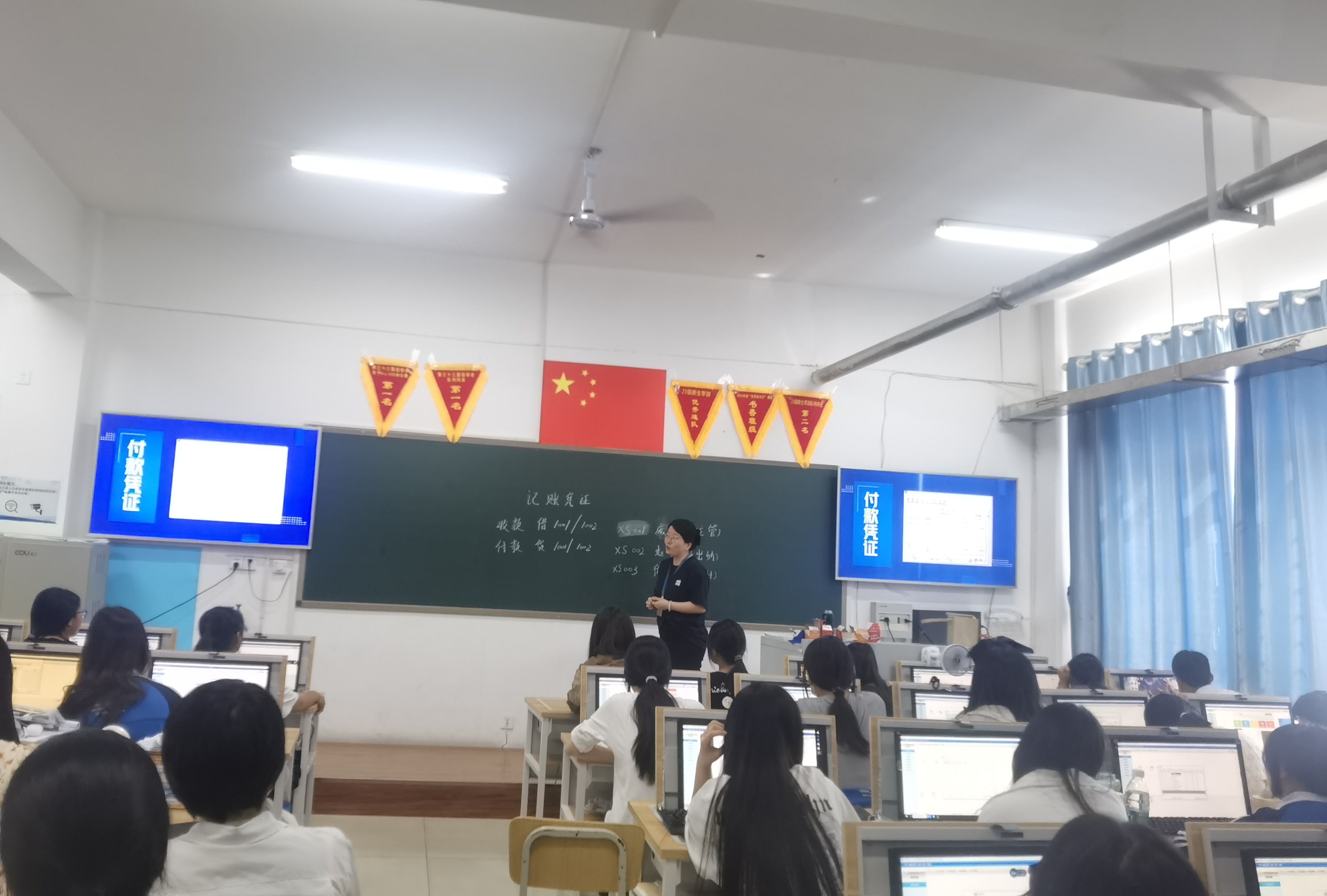 杨珺.jpg
